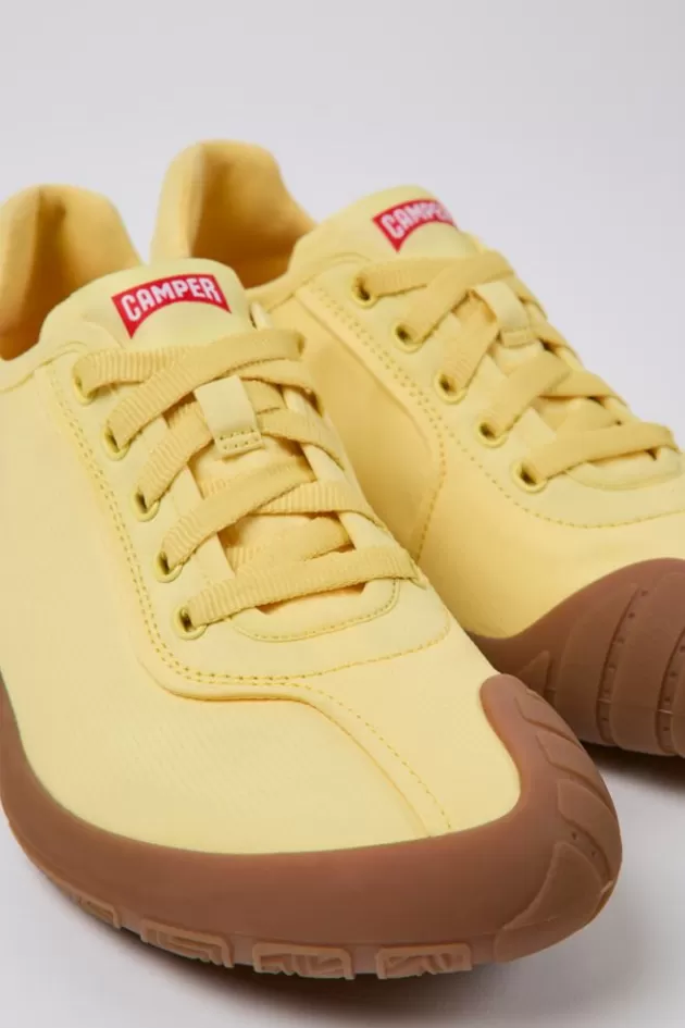 Shop Camper Gele Stoffen Damessneakers